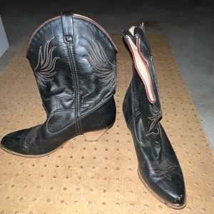 Women’s Dingo boots in good condition.